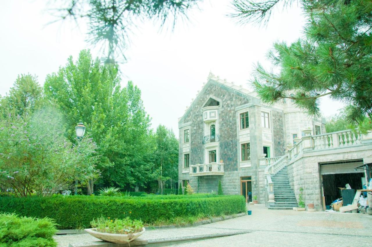 X Hotel Yerevan Exterior photo